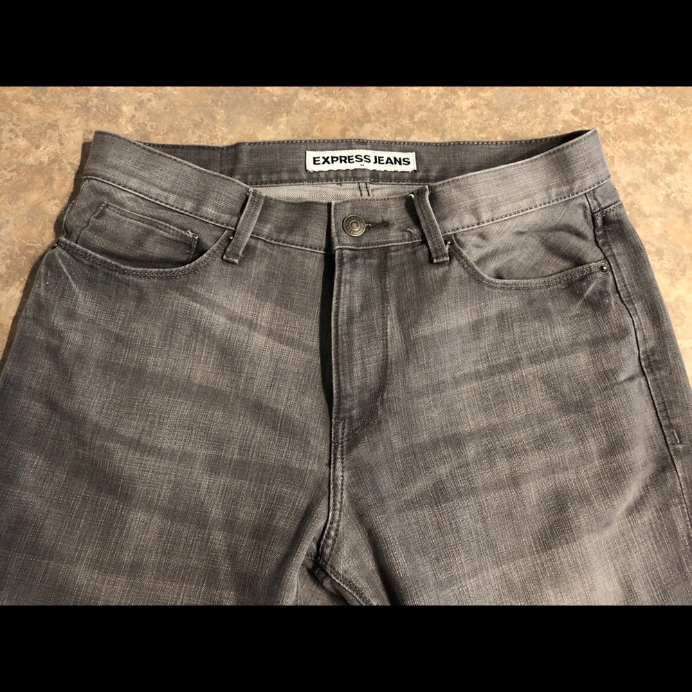 Men’s Express Rocco straight leg jeans. 34x32